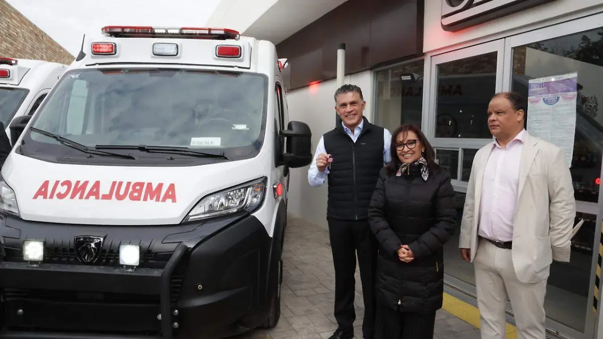 Entrega la gobernadora Lorena Cuéllar ambulancias a nueve municipios  3