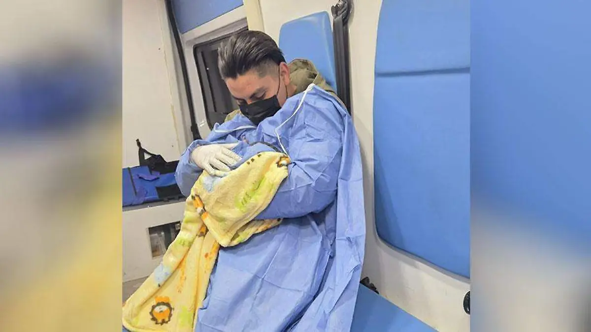 Se-adelantó-la-cigüeña-Paramédicos-de-Tlaxco-atienden-parto-fortuito-2