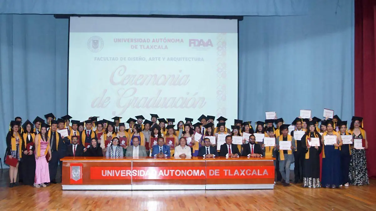 GRADÚA UATX (1)
