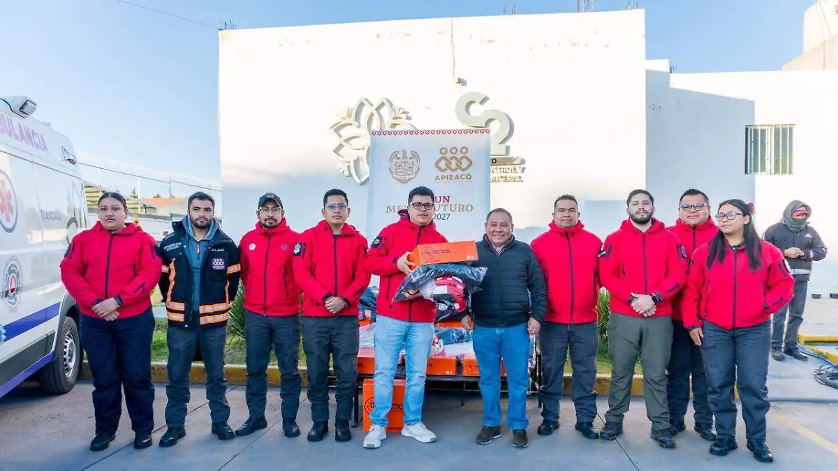 Fortalece gobierno de Apizaco a Protección Civil con entrega de uniformes especializados (2)