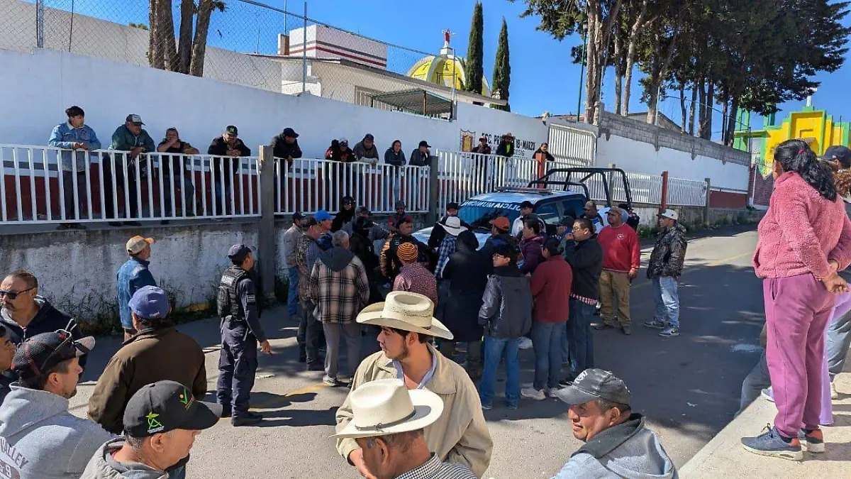 Protesta en Cuamantzingo por robo de tractor (3)