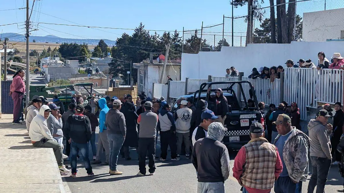 Protesta en Cuamantzingo por robo de tractor (4)