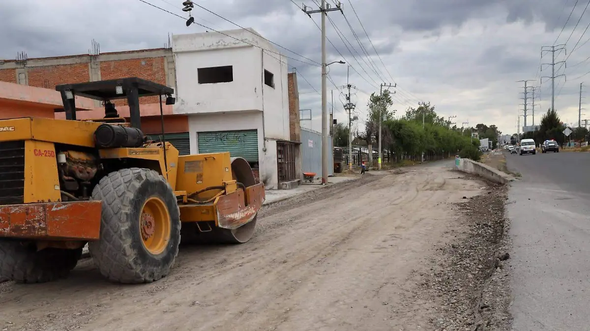 Arrancan reencarpetamiento en salida del Mercado Nuevo (2)