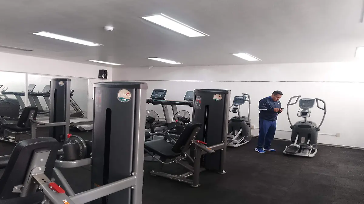 IMSS CON GIMNASIO
