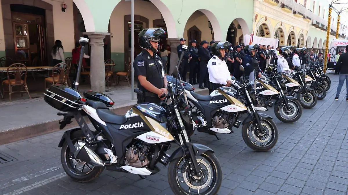entrega de motopatrullas y ambulancia en la capital (6)