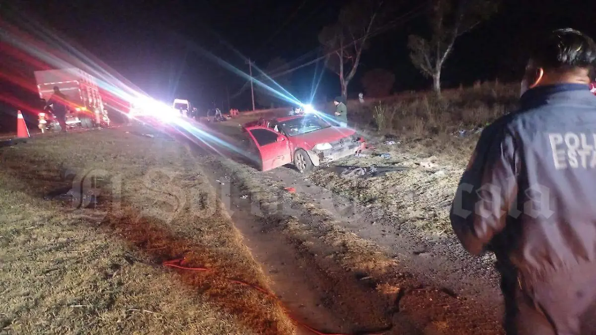 Choque frontal entre vehículo particular y camioneta de turismo