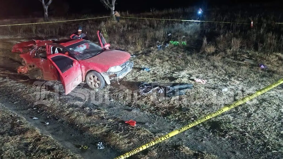 Choque frontal entre vehículo particular y camioneta de turismo 2