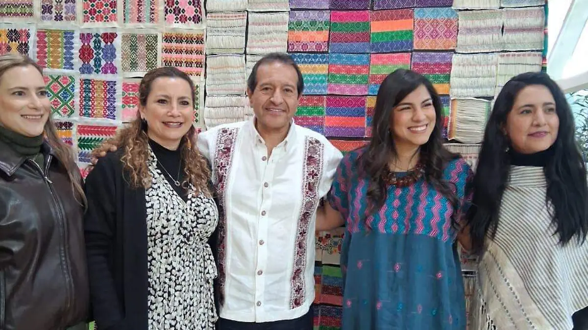 Tlaxcala brilla en la exposición de bordados (2)