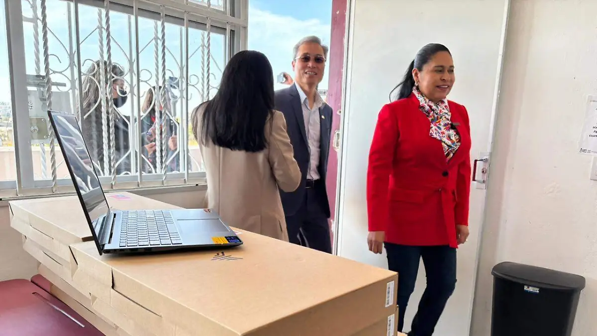 ANA LILIA ENTREGA (2)