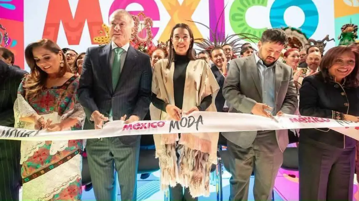 Participa Lorena Cuéllar en la inauguración del pabellón 2