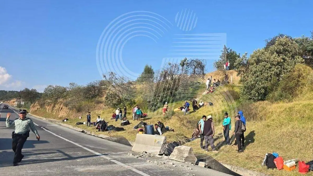 Deja accidente de autobús turístico al menos 15 lesionados 2