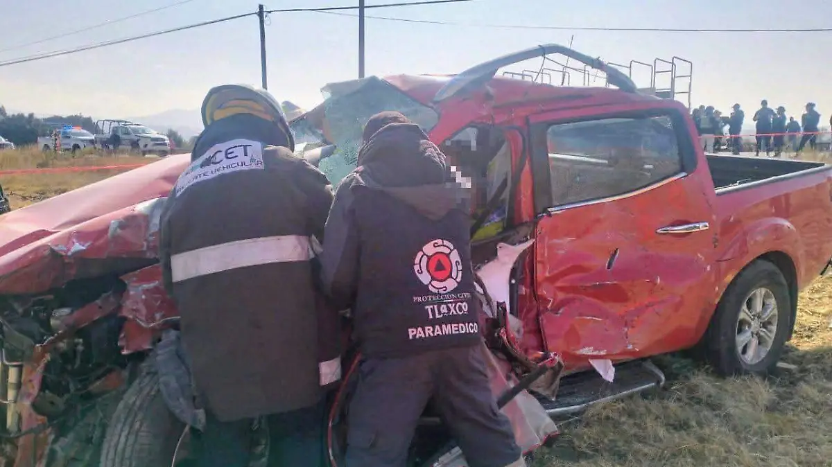 Tragedia vial en Tlaxco deja dos personas fallecidas (2)