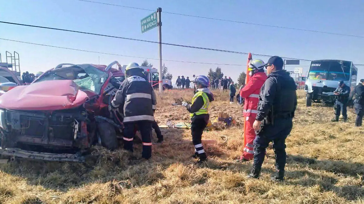 Tragedia vial en Tlaxco deja dos personas fallecidas (3)