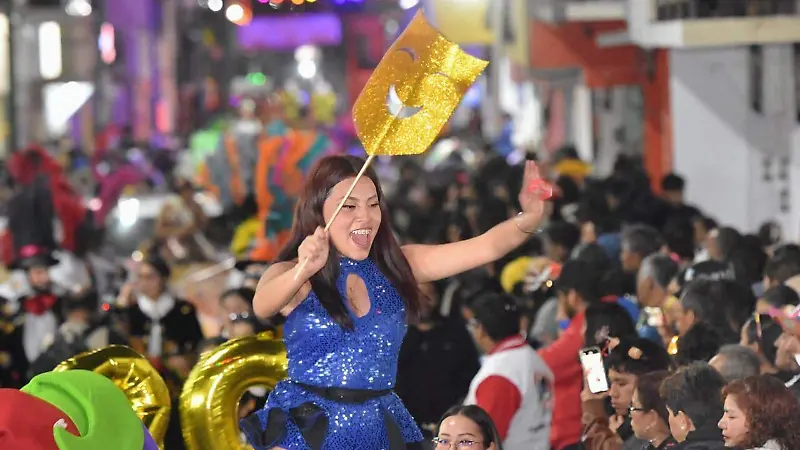 Desfile nocturno de carnaval