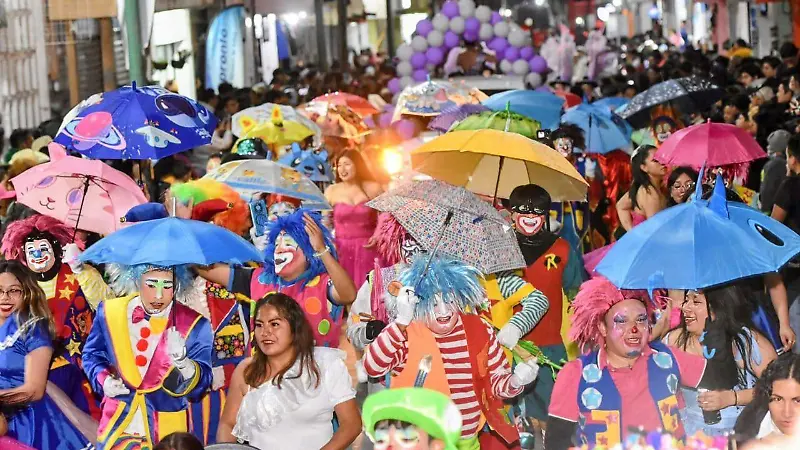 Desfile nocturno de carnaval