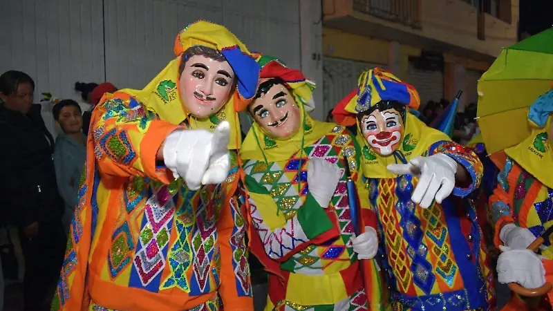 Desfile nocturno de carnaval