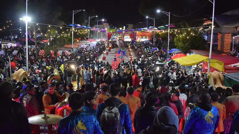 Desfile nocturno de carnaval