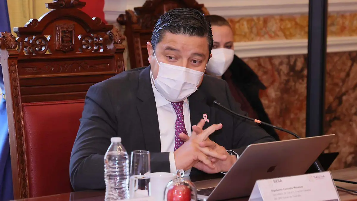 Gobernadora llama a reforzar vacunación (2)