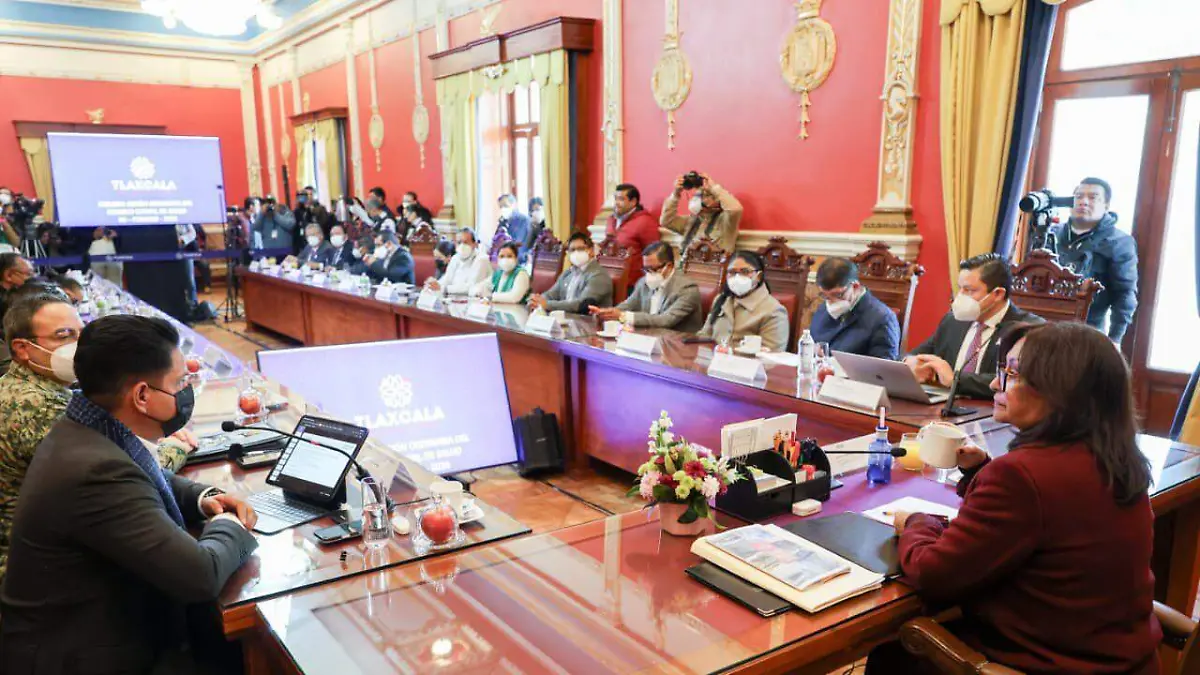 Gobernadora llama a reforzar vacunación (4)