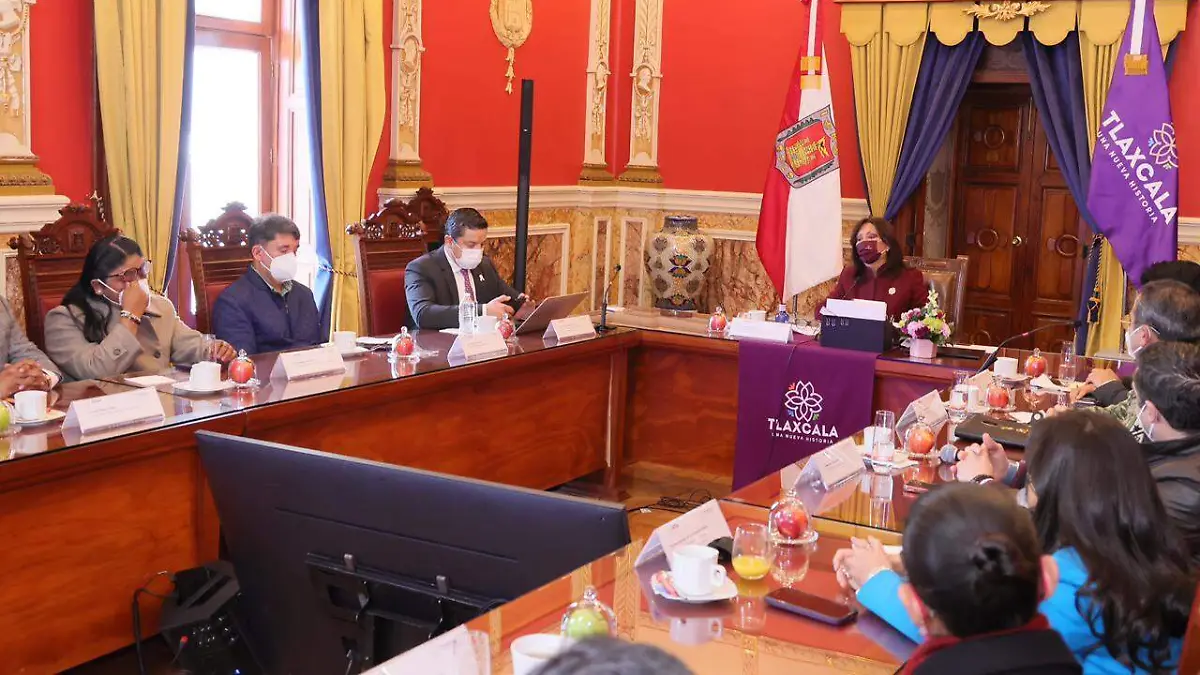 Gobernadora llama a reforzar vacunación (6)