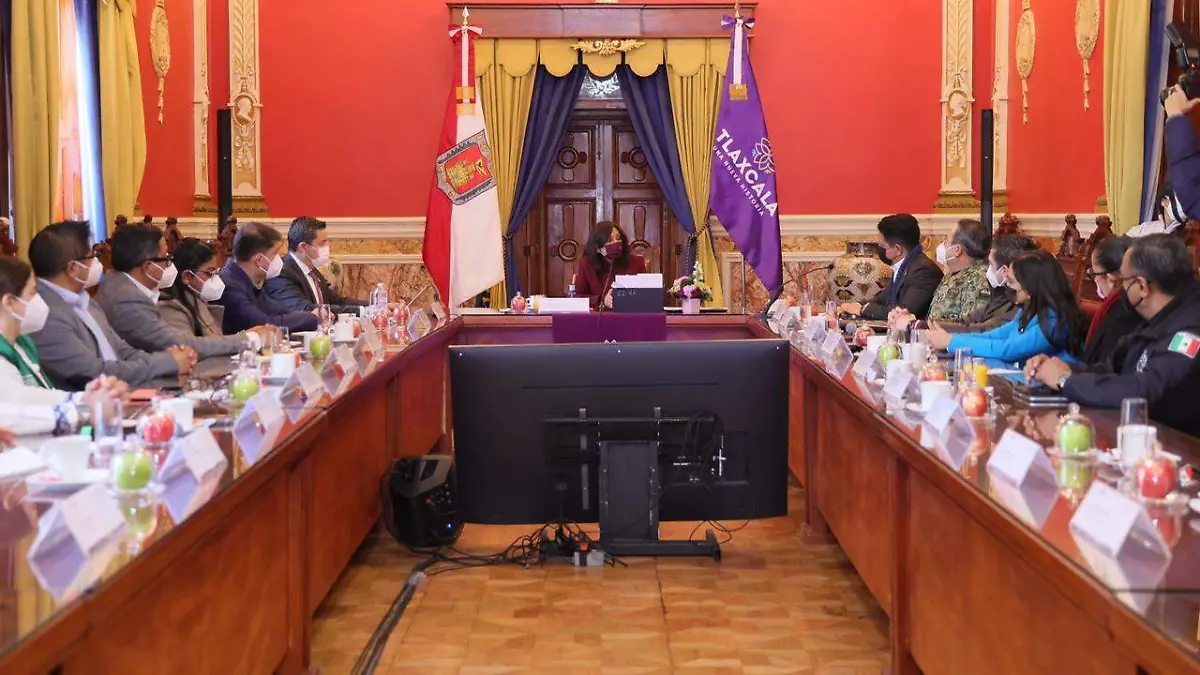 Gobernadora llama a reforzar vacunación (7)