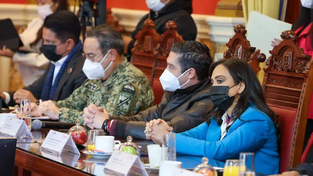 Gobernadora llama a reforzar vacunación (8)