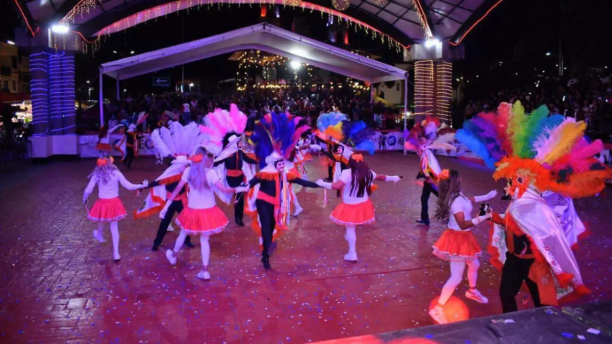 Divas de San Jorge, orgullo diverso que ilumina la pista del carnaval en Contla 2
