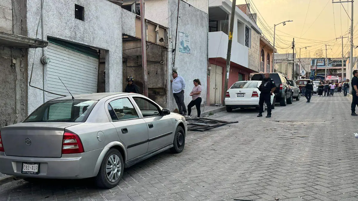 Explosión de pirotecnia almacenada en herrería (2)