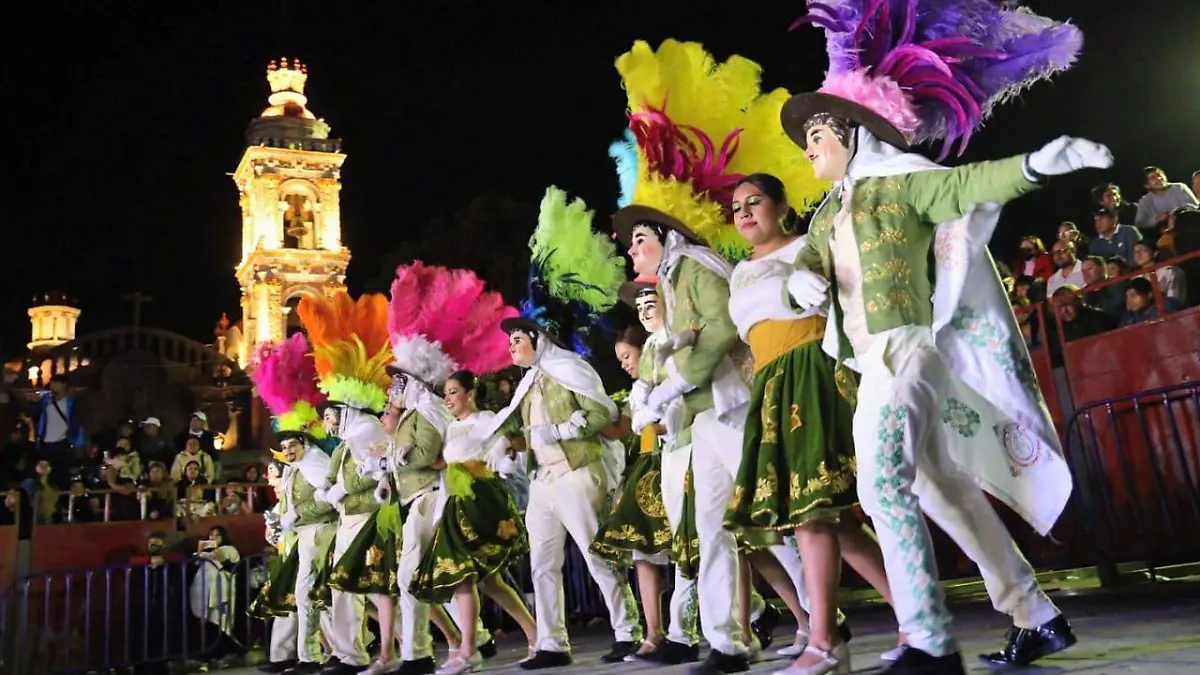 Chiautempan alista magno desfile nocturno 3