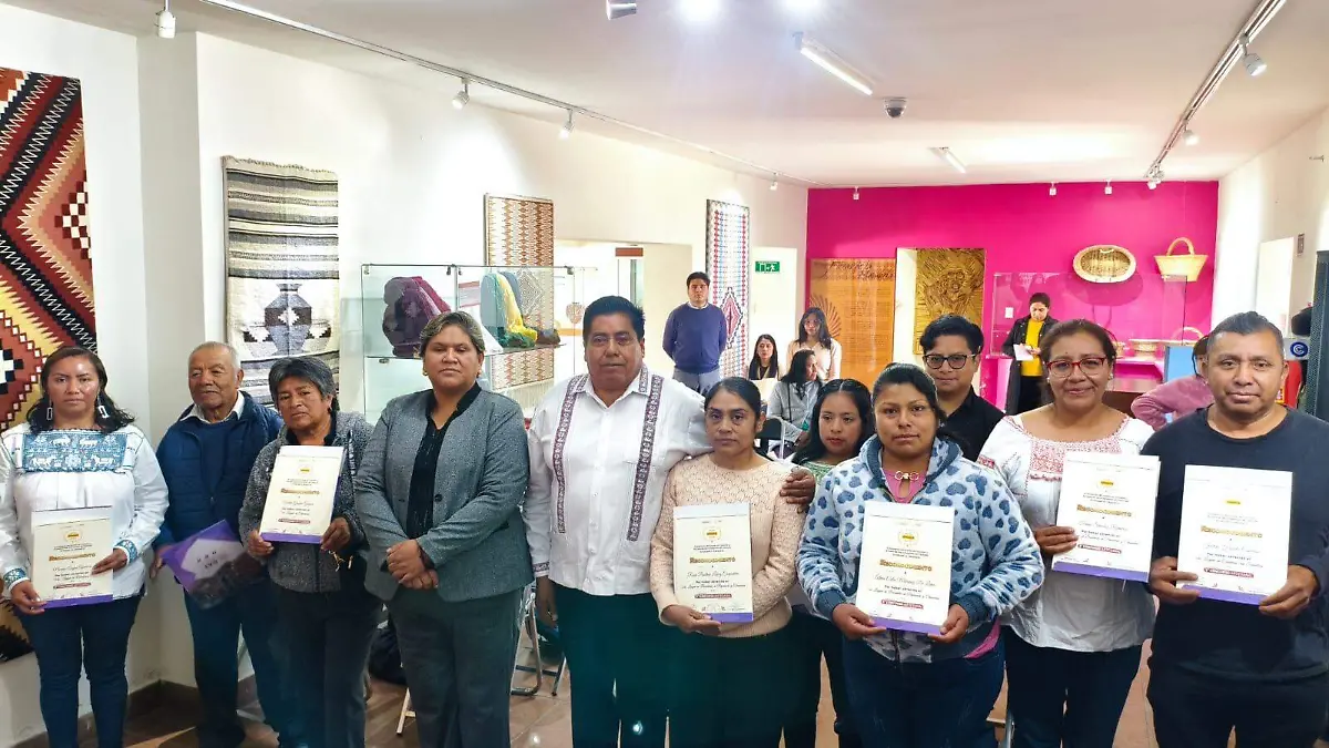 Mujeres artesanas lideran premiación (4)
