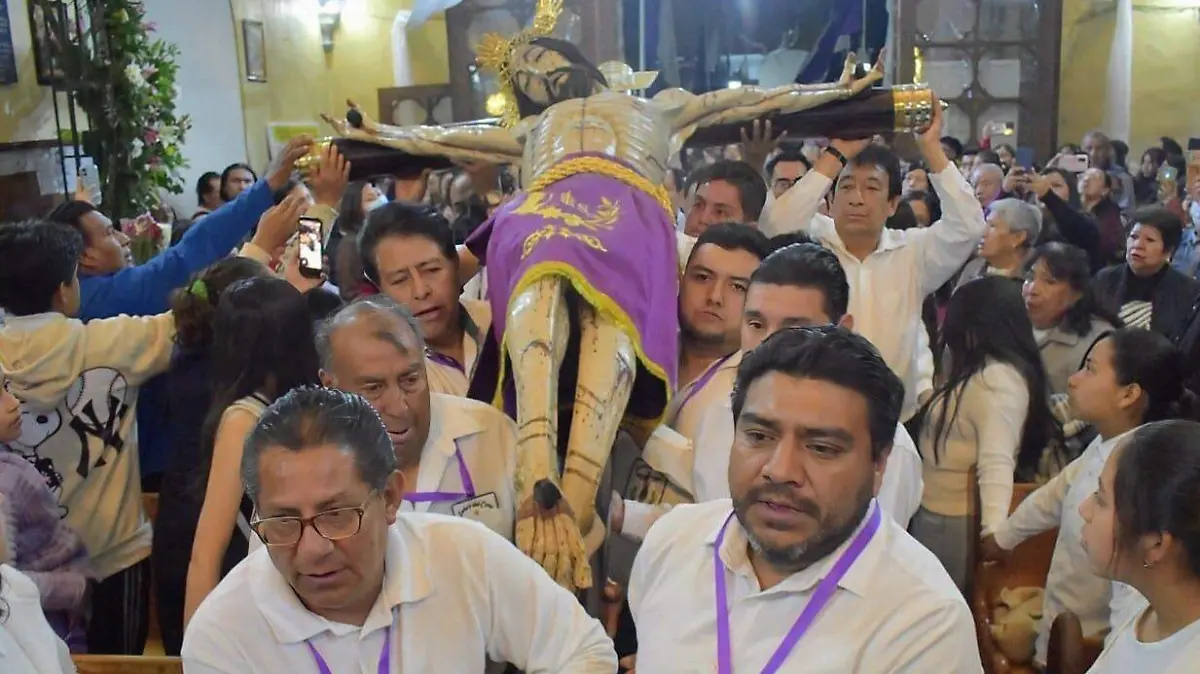 Realizan bajada del Señor del Coro (3)