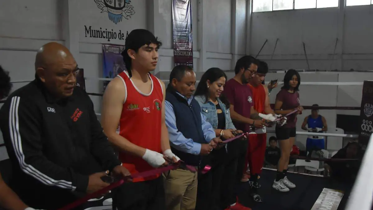 Inaugura Javier Rivera Bonilla, alcalde de Apizaco, primer ring profesional (3)