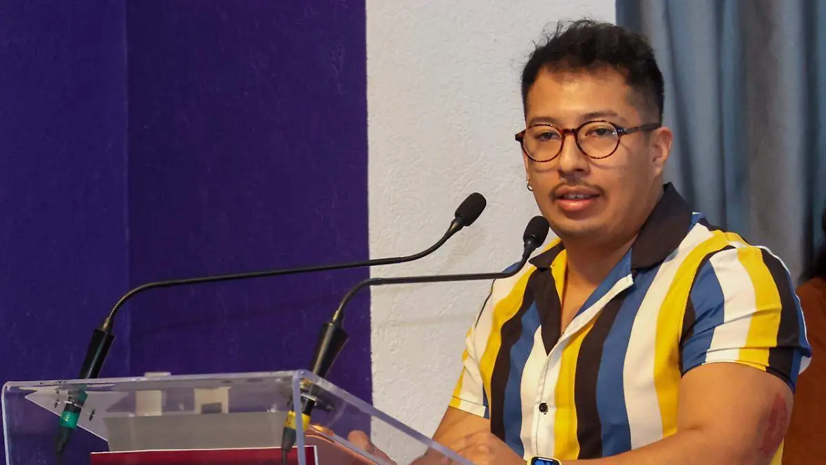 Presentan “Áthomo” (5)