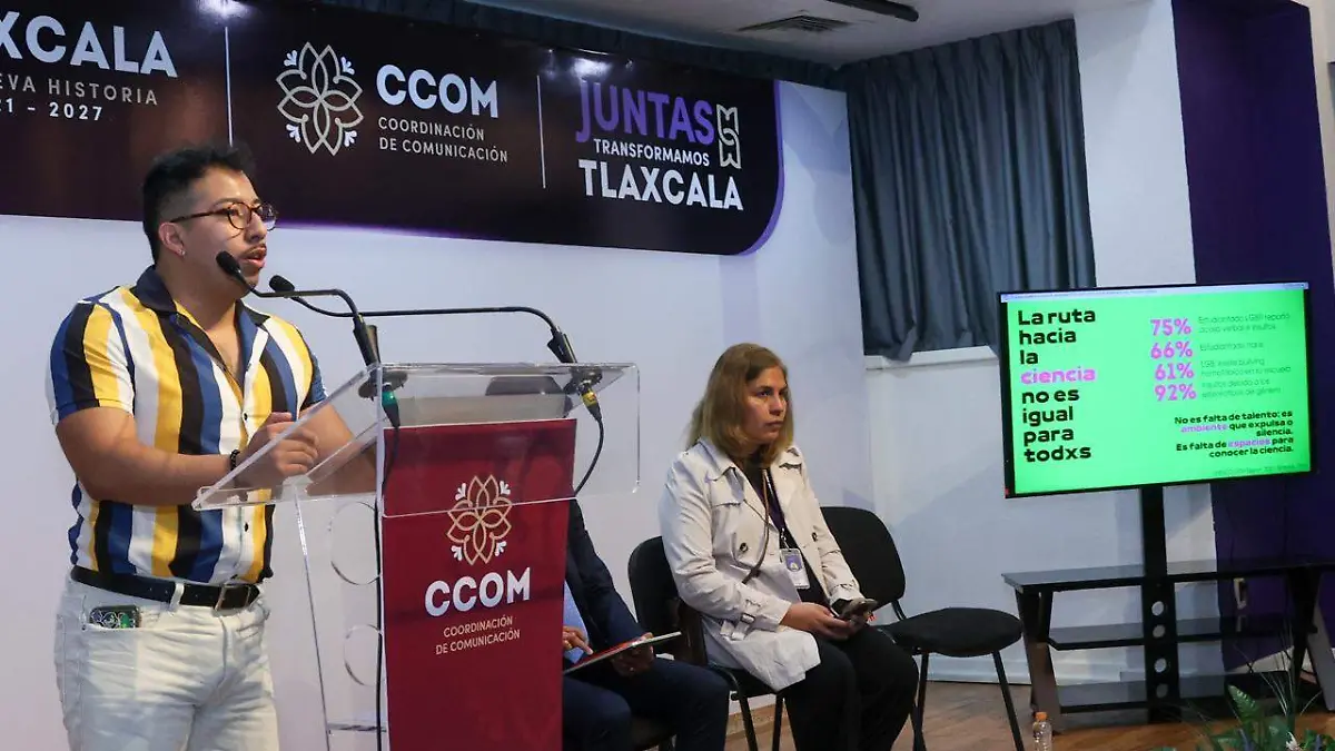 Presentan “Áthomo” (2)