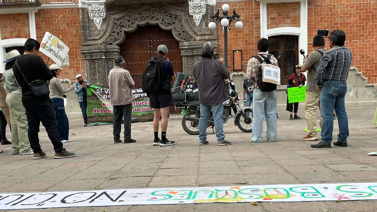 Continúan colectivas y padres de familia en resistencia (1)