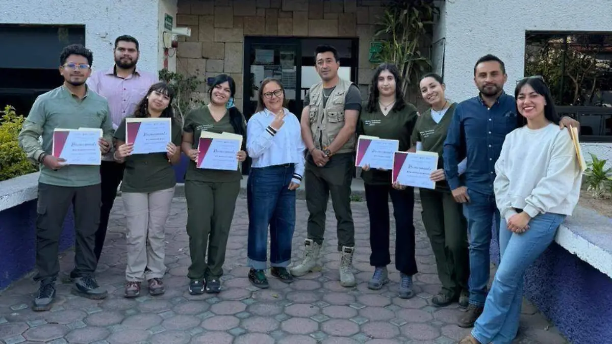 Especialistas realizan evaluaciones clínicas a felinos