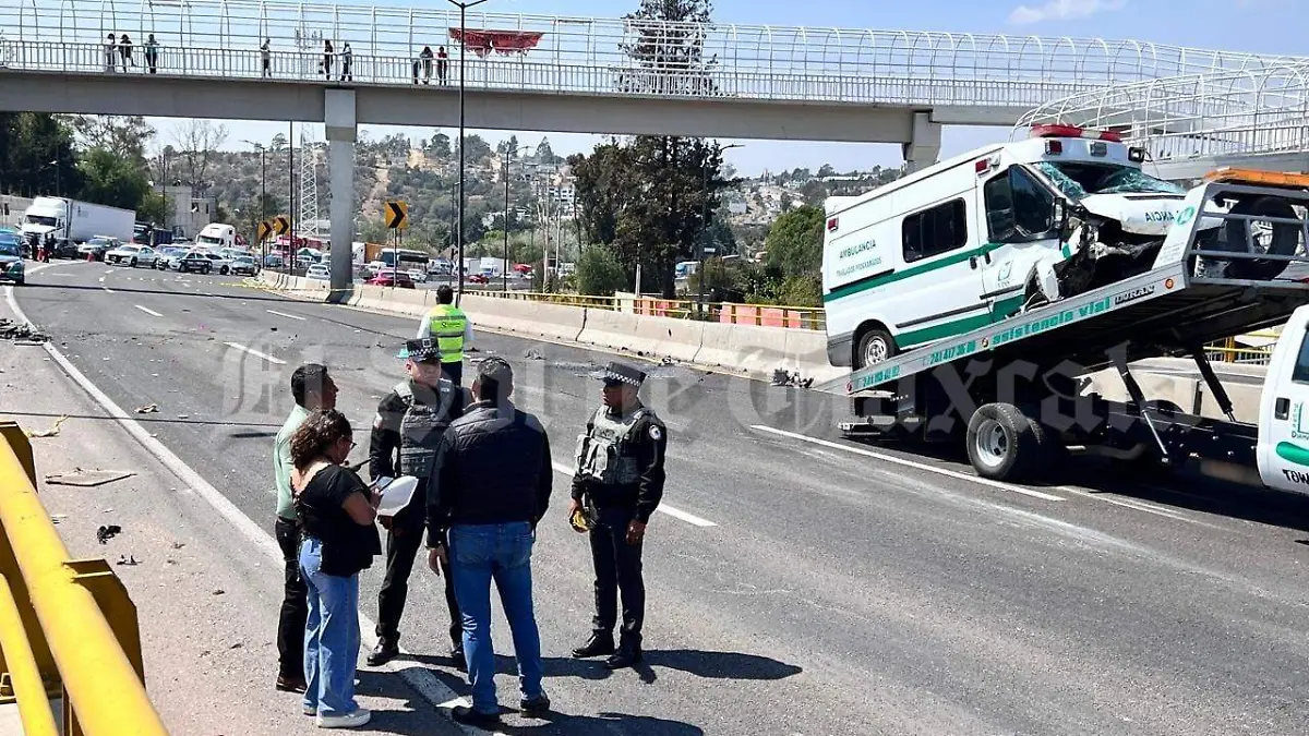Impacta tráiler ambulancia y vuelca 2 (2)