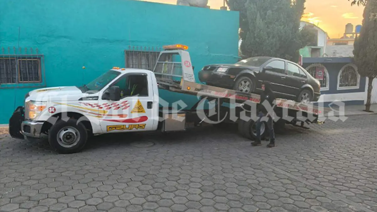 Balean a hombre frente a la presidencia municipal de Tetla durante la madrugada marca 2