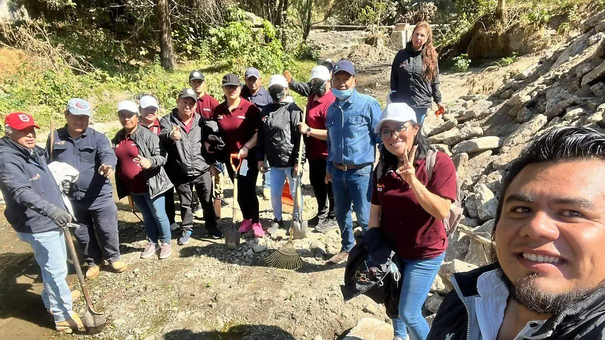 TRABAJADORES LIMPIEZA EN EL