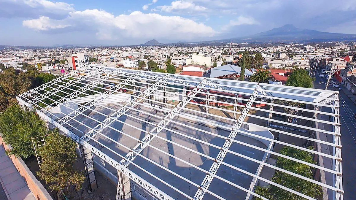 Avanza construcción de techumbre escolar en El Alto (1)
