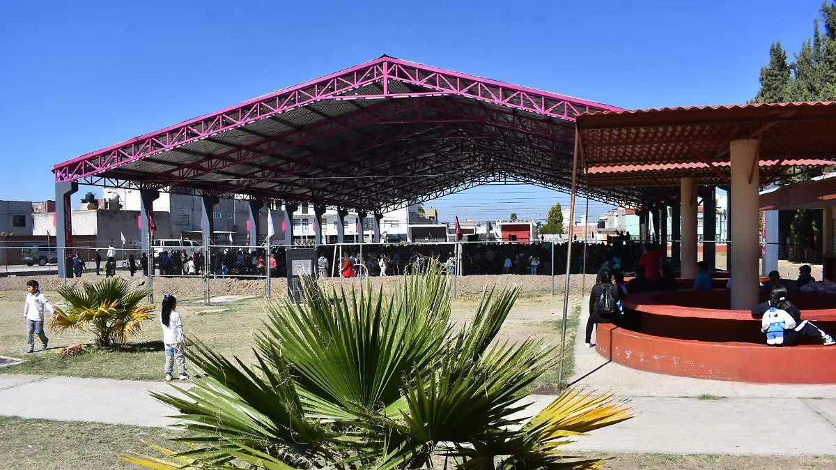 Inauguran en Chiautempan la techumbre escolar más grande