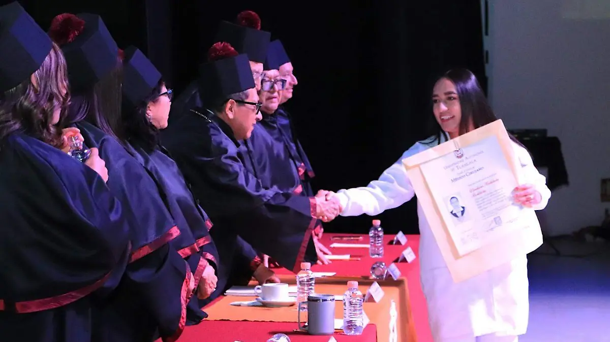 25 Encabeza Rector de la UATx segunda entrega de 545 títulos de licenciatura, maestría y doctorado (2)