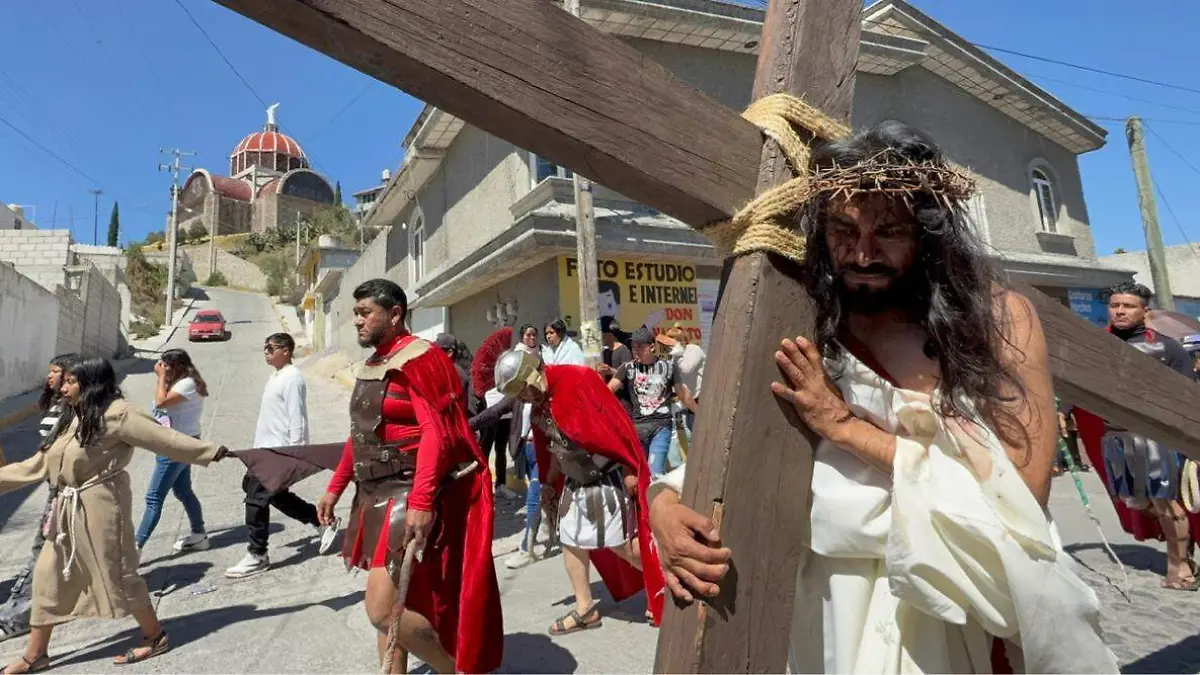 Cinco horas de dramatismo y fe en El Carmen Tequexquitla 2