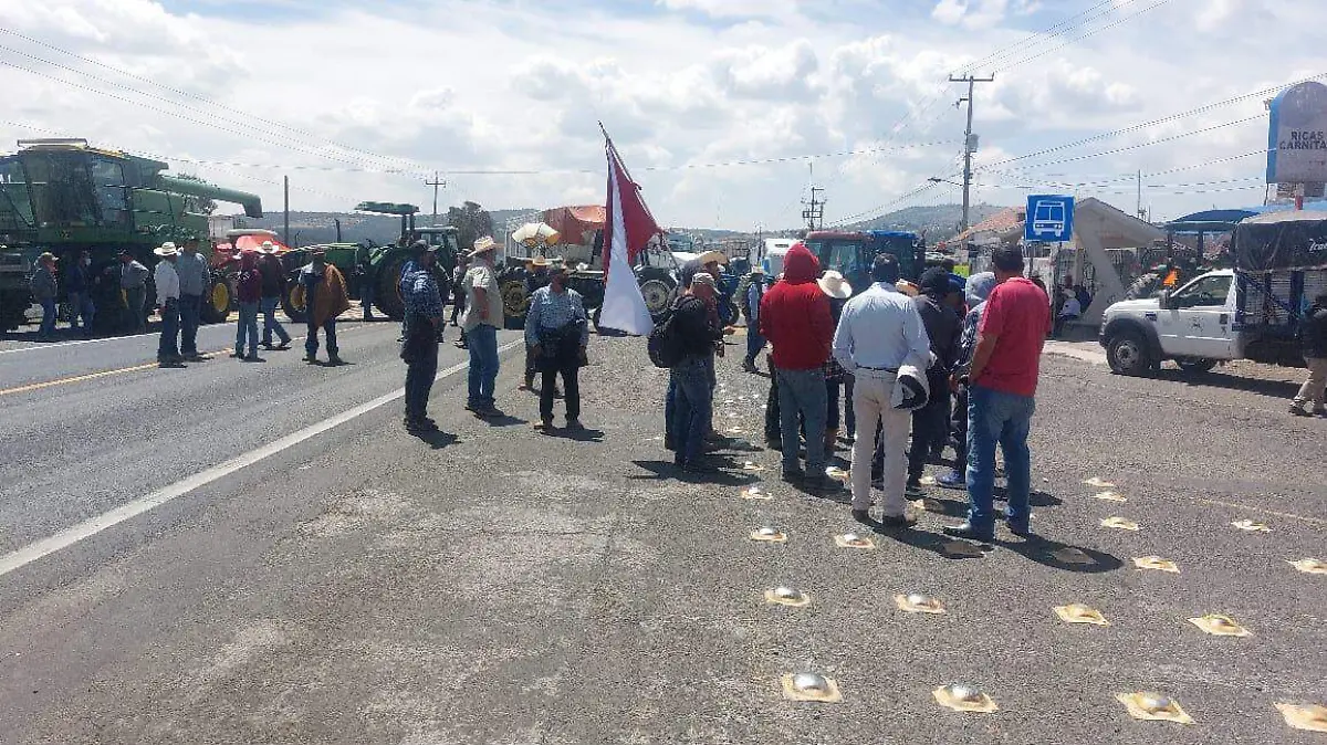 Desquician campesinos el Arco Norte en Nanacamilpa 2