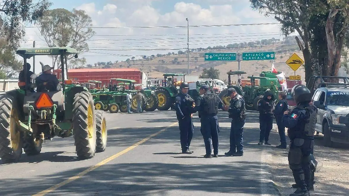 Desquician campesinos el Arco Norte en Nanacamilpa 4