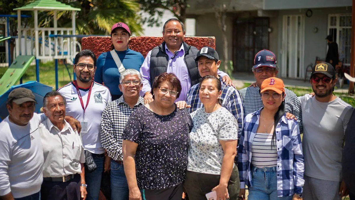 Atiende alcalde de Apizaco demandas en San Rafael Atlixtac (2)