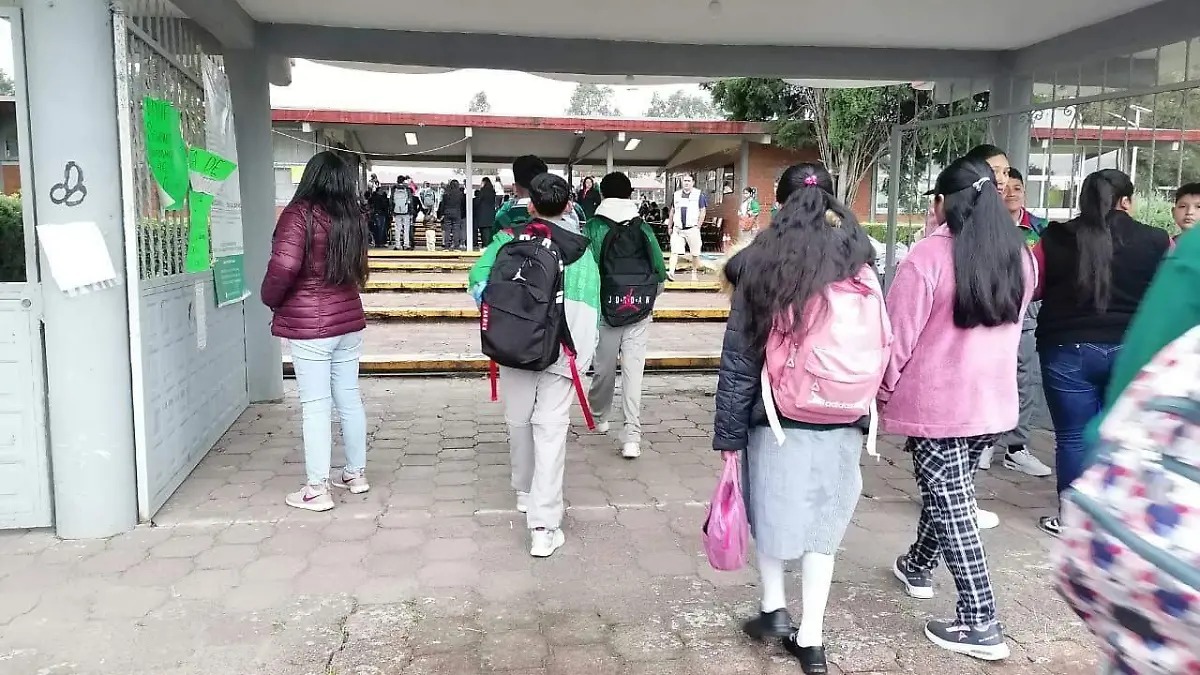 SECUNDARIA ARCELUA GHENNO - CLASES SIN LUZ