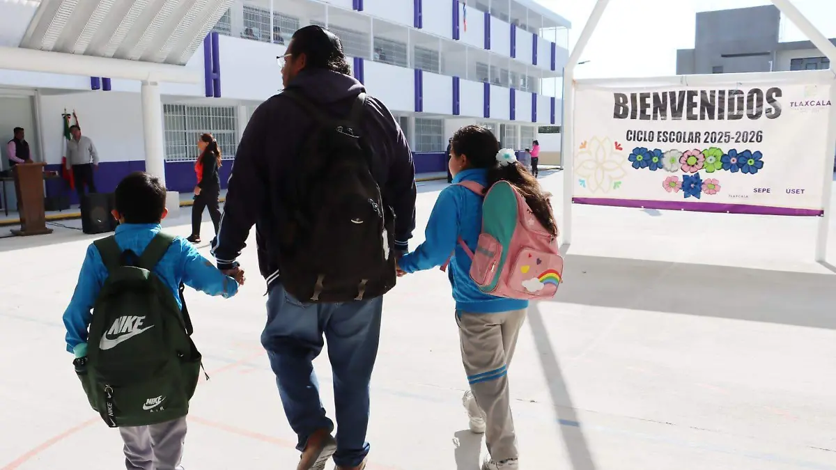 Entre inconformidad de padres retornan a clases 5