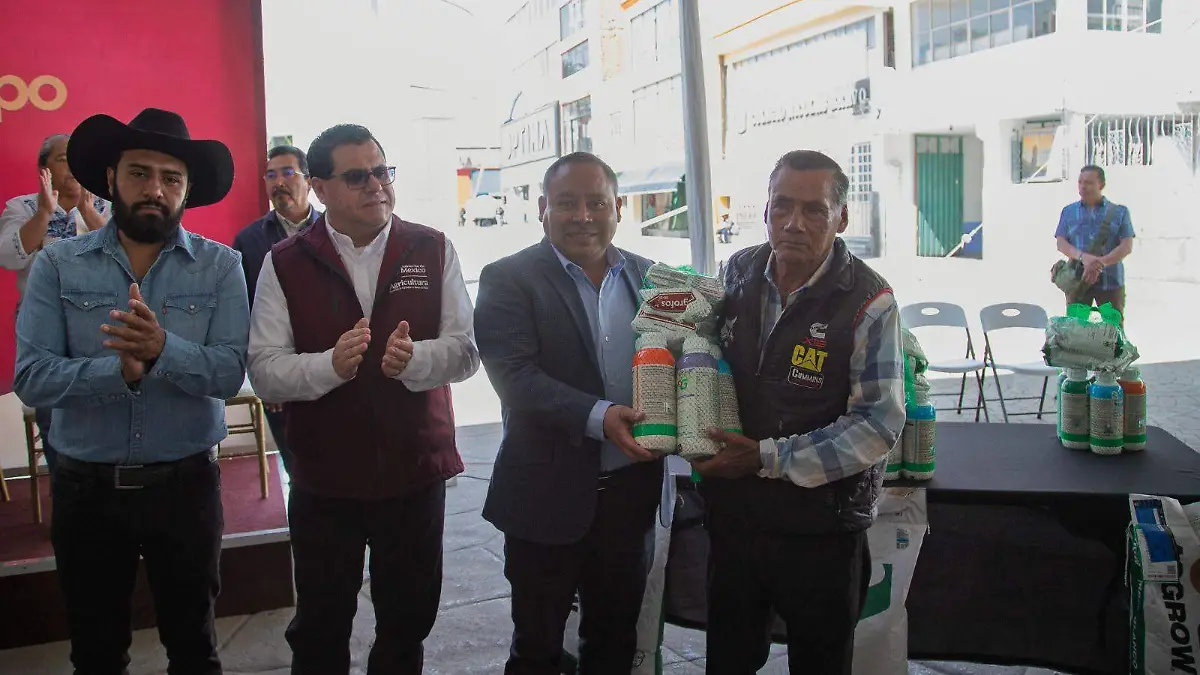 Con inversión histórica de 2.1 MDP, Javier Rivera Bonilla cumple al campo y transforma Apizaco 2