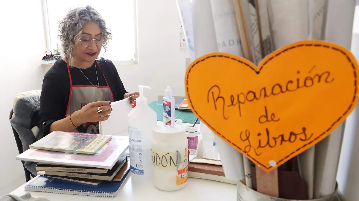 RESTAURADORA DE LIBROS (3)
